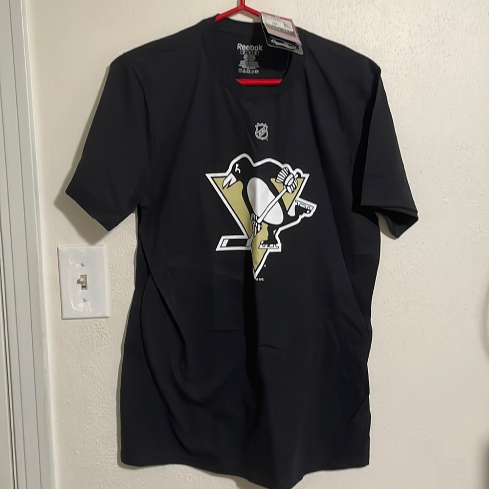 NWT Penguins Fleury T-shirt medium